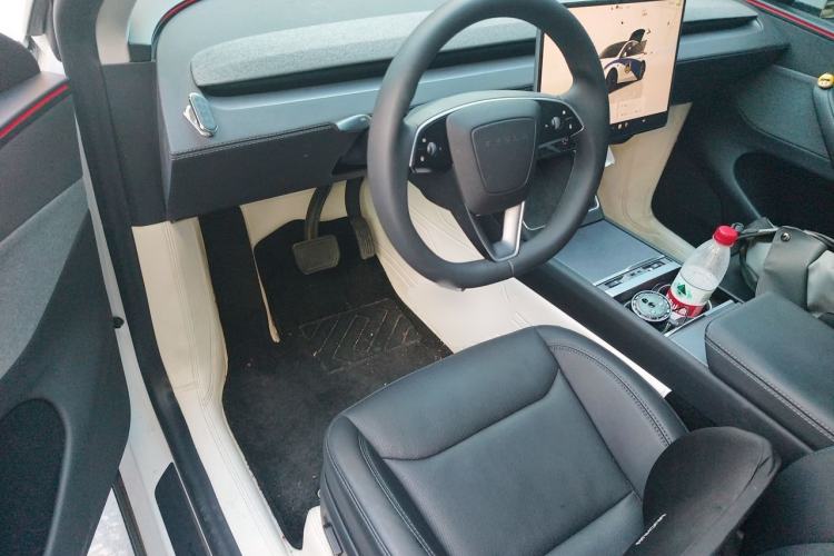 Used Tesla Model Y 2025 Rear-Wheel-Drive Version Center Console