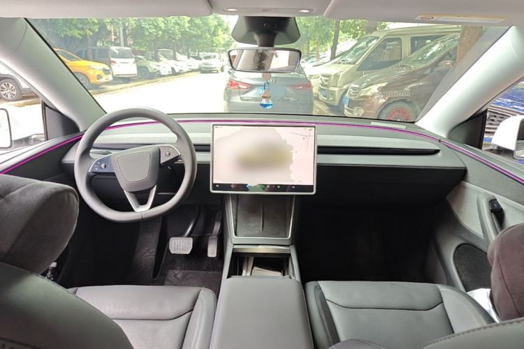 Used Tesla Model Y 2025 Rear-Wheel-Drive Version Center Console