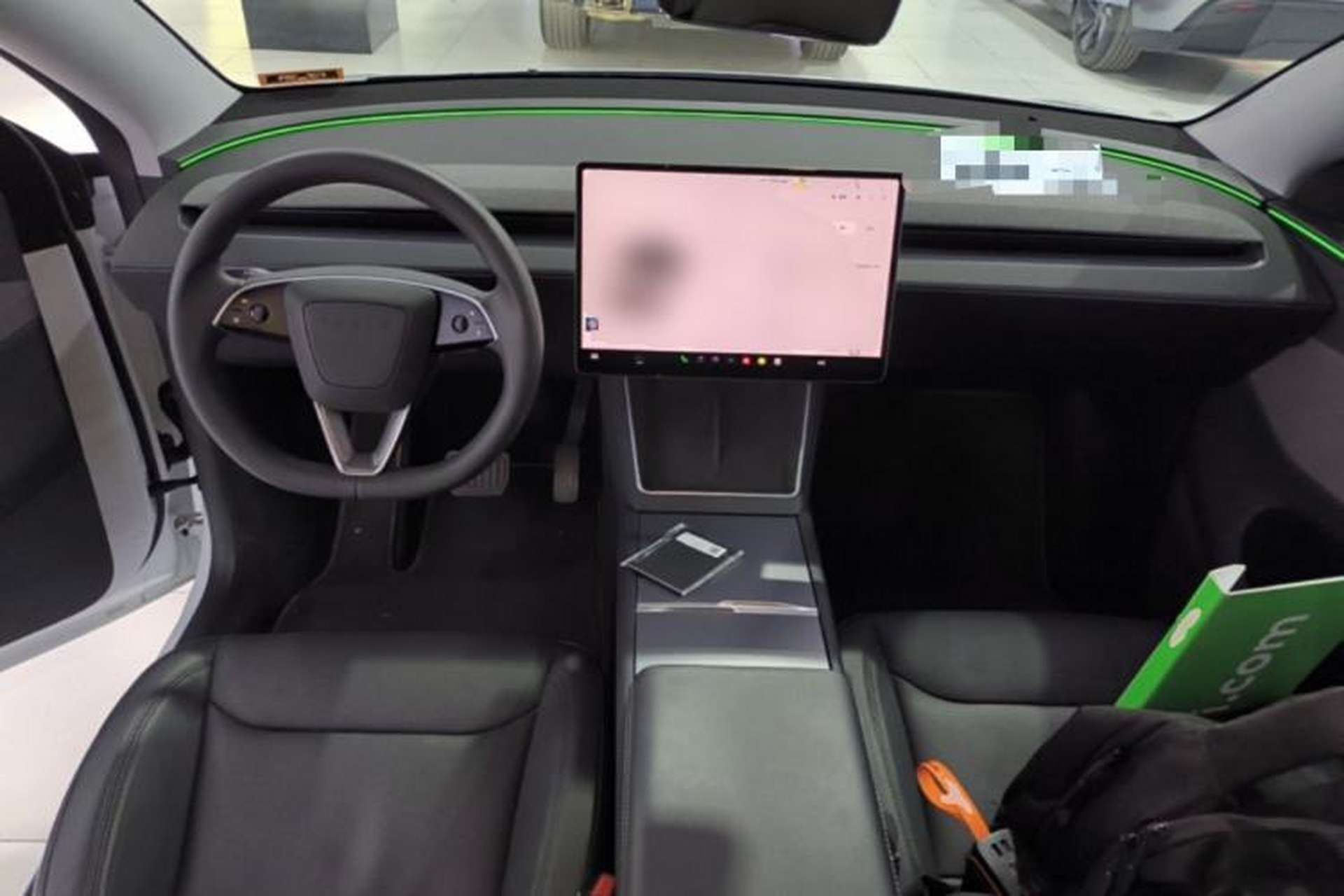 Used Tesla Model Y 2025 Rear-Wheel Drive First Edition Center Console