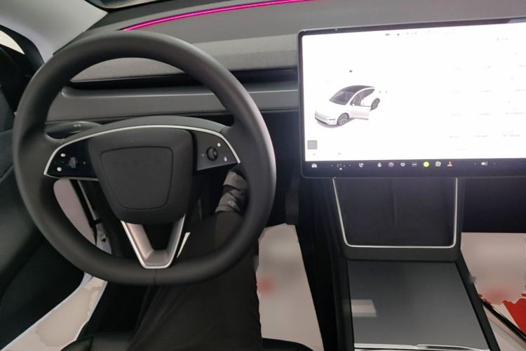 Used Tesla Model Y 2025 Long-Range All-Wheel-Drive Version Center Console