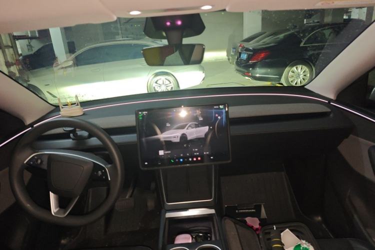 Used Tesla Model Y 2025 Rear-Wheel-Drive Version Center Console