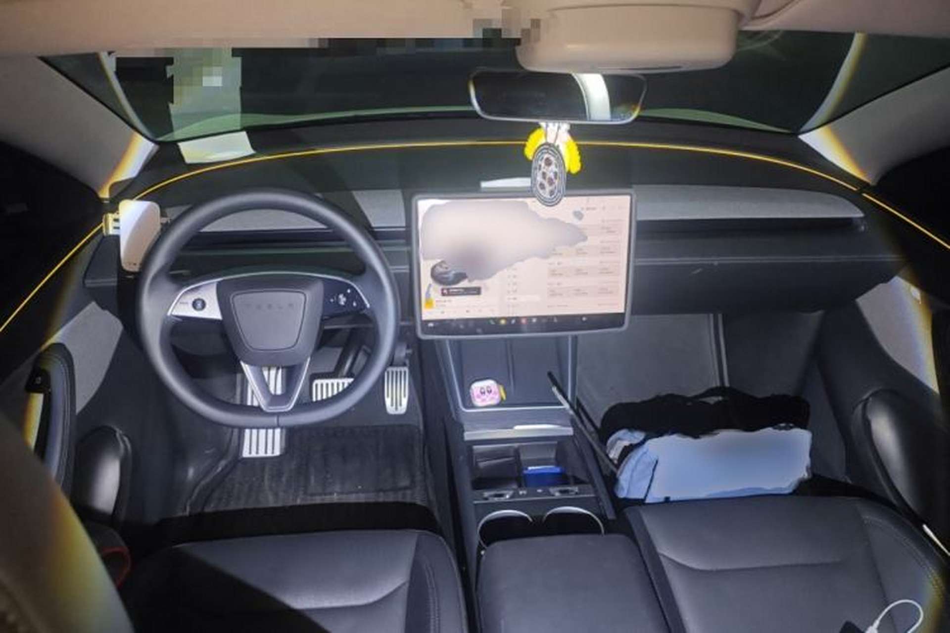 Used Tesla Model Y 2025 Rear-Wheel-Drive Version Center Console