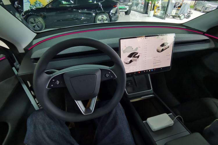 Used Tesla Model Y 2025 Rear-Wheel-Drive Version Center Console