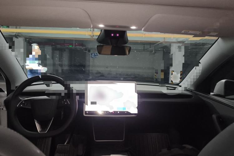 Used Tesla Model Y 2025 Updated Version Long-Range All-Wheel Drive Center Console