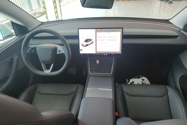 Used Tesla Model Y 2025 Rear-Wheel-Drive Version Center Console
