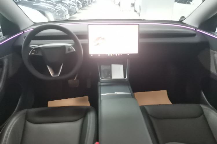 Used Tesla Model Y 2025 Rear-Wheel Drive First Edition Center Console