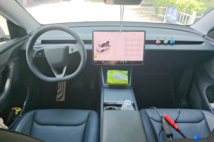 Used Tesla Model Y 2025 Updated Version Long-Range All-Wheel Drive Center Console