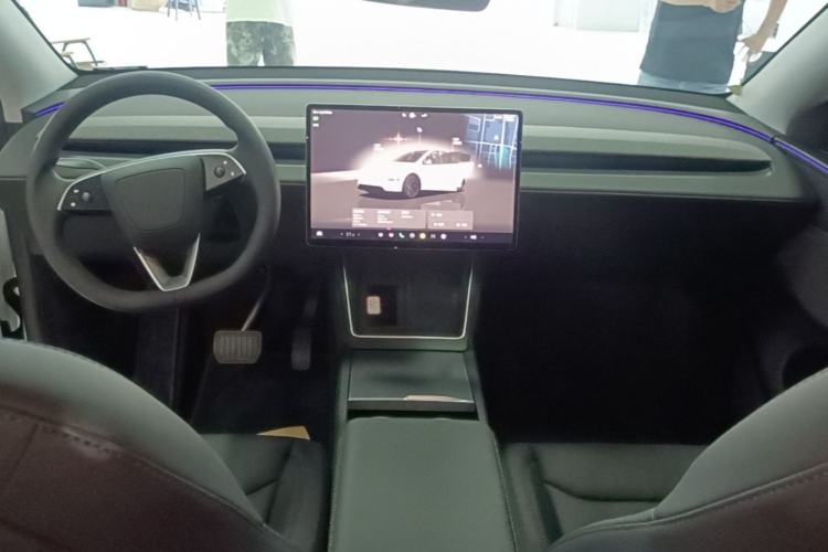 Used Tesla Model Y 2025 Rear-Wheel-Drive Version Center Console