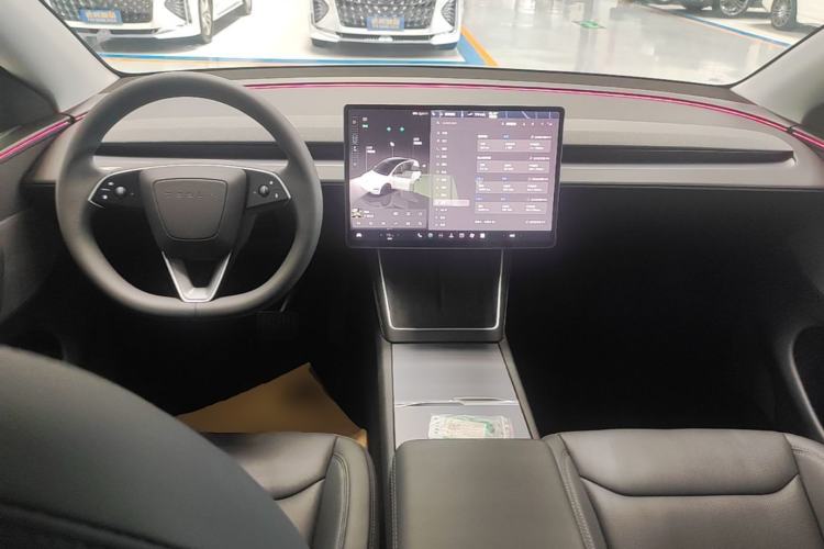 Used Tesla Model Y 2025 Rear-Wheel-Drive Version Center Console