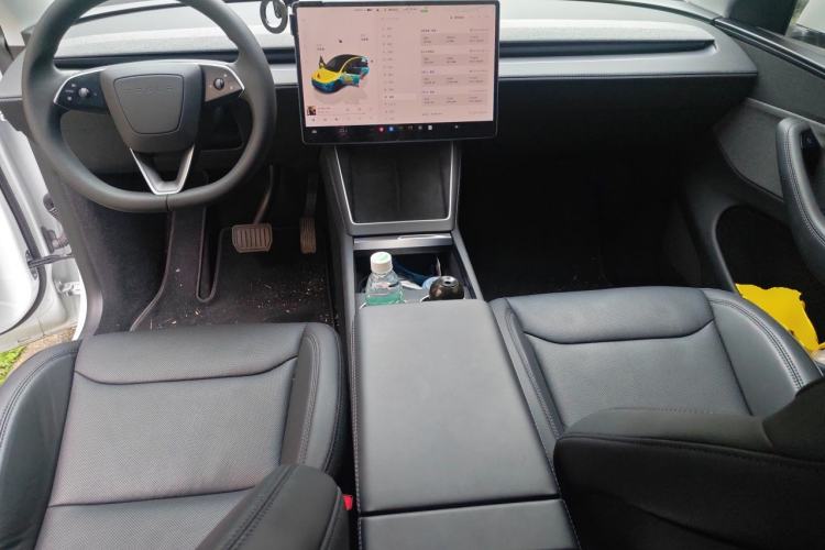 Used Tesla Model Y 2025 Rear-Wheel-Drive Version Center Console