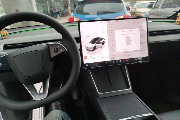 Used Tesla Model Y 2025 Rear-Wheel-Drive Version Center Console