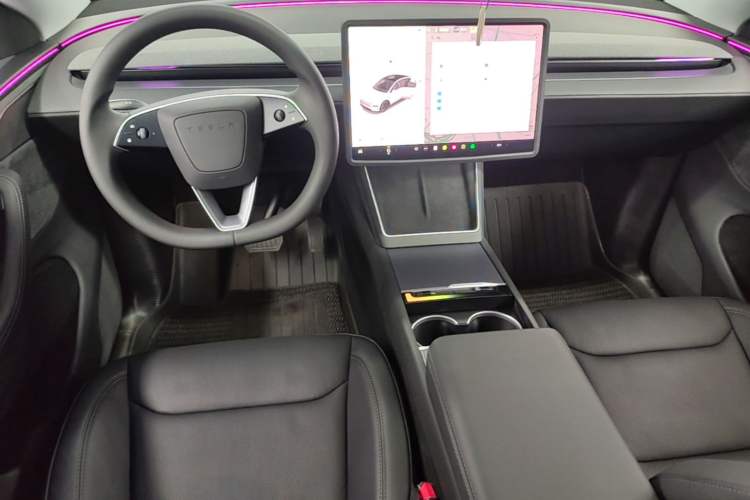 Used Tesla Model Y 2025 Long-Range All-Wheel-Drive Version Center Console