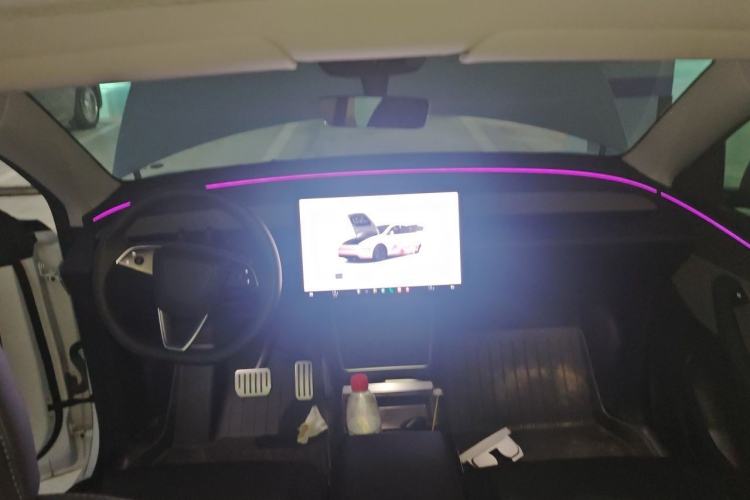 Used Tesla Model Y 2025 Rear-Wheel-Drive Version Center Console