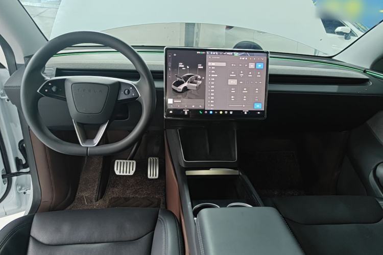 Used Tesla Model Y 2025 Rear-Wheel-Drive Version Center Console