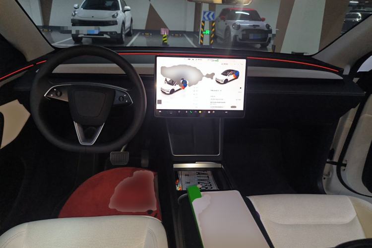 Used Tesla Model Y 2025 Updated Version Long-Range All-Wheel Drive Center Console