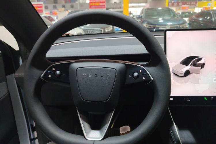 Used Tesla Model Y 2025 Rear-Wheel-Drive Version Center Console
