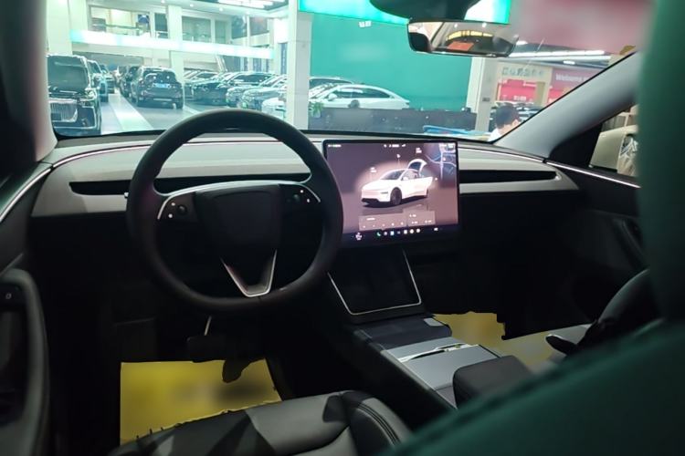 Used Tesla Model Y 2025 Rear-Wheel-Drive Version Center Console