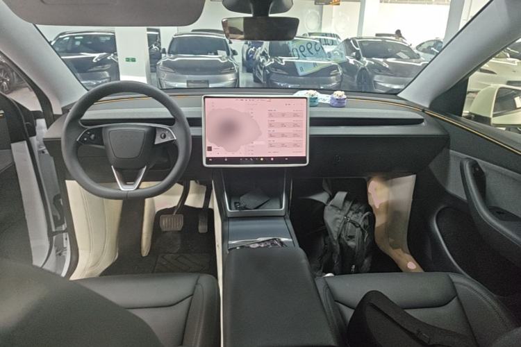 Used Tesla Model Y 2025 Rear-Wheel-Drive Version Center Console
