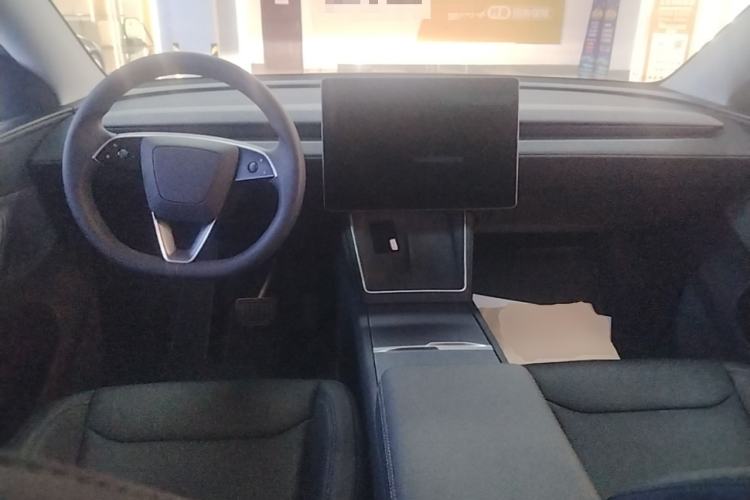 Used Tesla Model Y 2025 Rear-Wheel-Drive Version Center Console