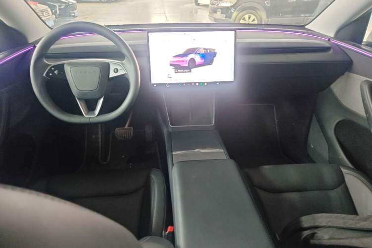 Used Tesla Model Y 2025 Rear-Wheel Drive First Edition Center Console