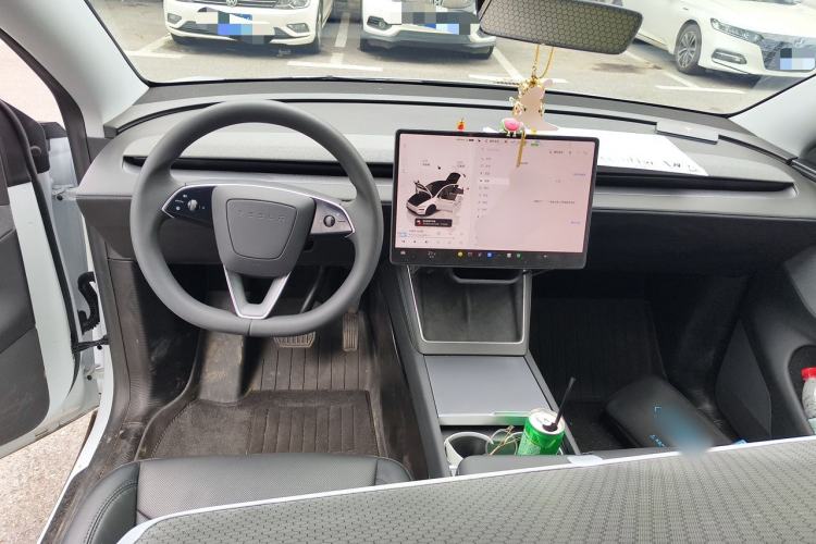 Used Tesla Model Y 2025 Rear-Wheel-Drive Version Center Console