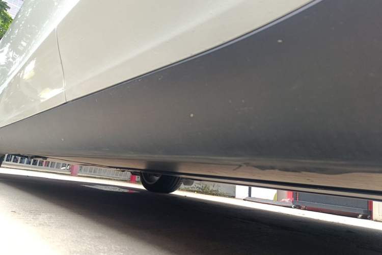 Used Tesla Model Y 2025 Long-Range All-Wheel Drive First Edition Chassis Front Left