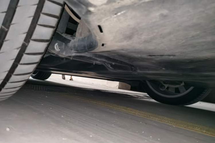Used Tesla Model Y 2025 Long-Range All-Wheel Drive First Edition Chassis Rear Left