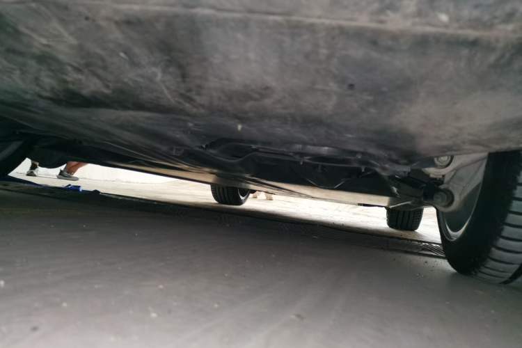 Used Tesla Model Y 2025 Long-Range All-Wheel Drive First Edition Chassis Rear Right