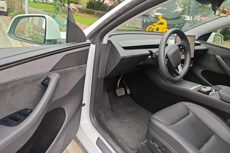 Used Tesla Model Y 2025 Updated Version Long-Range All-Wheel Drive Driver Seat