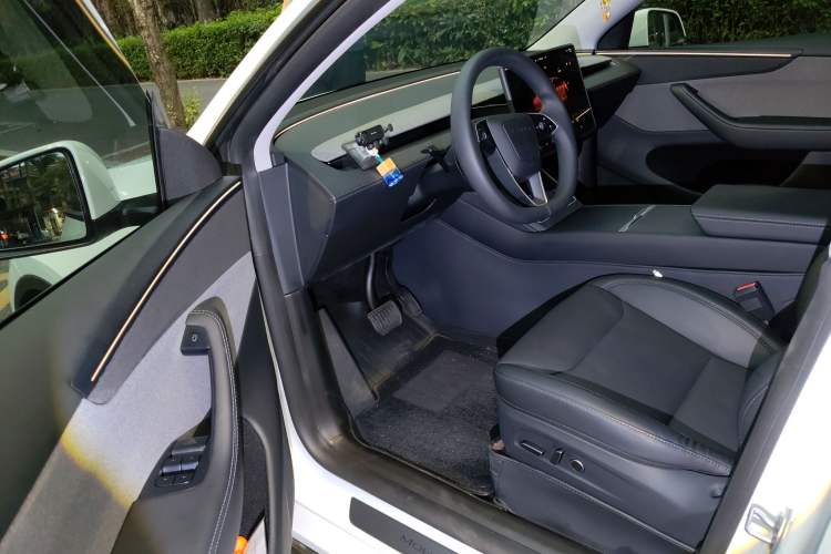 Used Tesla Model Y 2025 Rear-Wheel-Drive Version Driver Seat