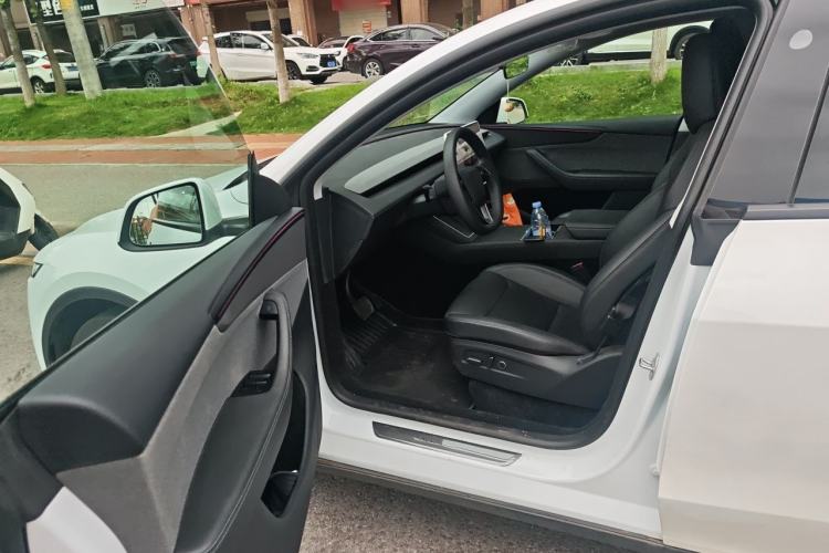 Used Tesla Model Y 2025 Rear-Wheel-Drive Version Driver Seat