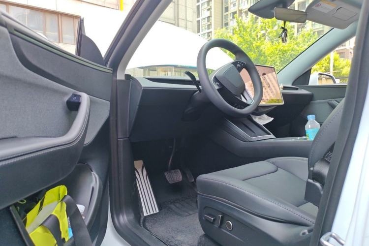 Used Tesla Model Y 2025 Rear-Wheel-Drive Version Driver Seat