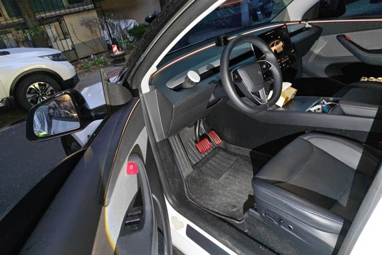 Used Tesla Model Y 2025 Rear-Wheel-Drive Version Driver Seat