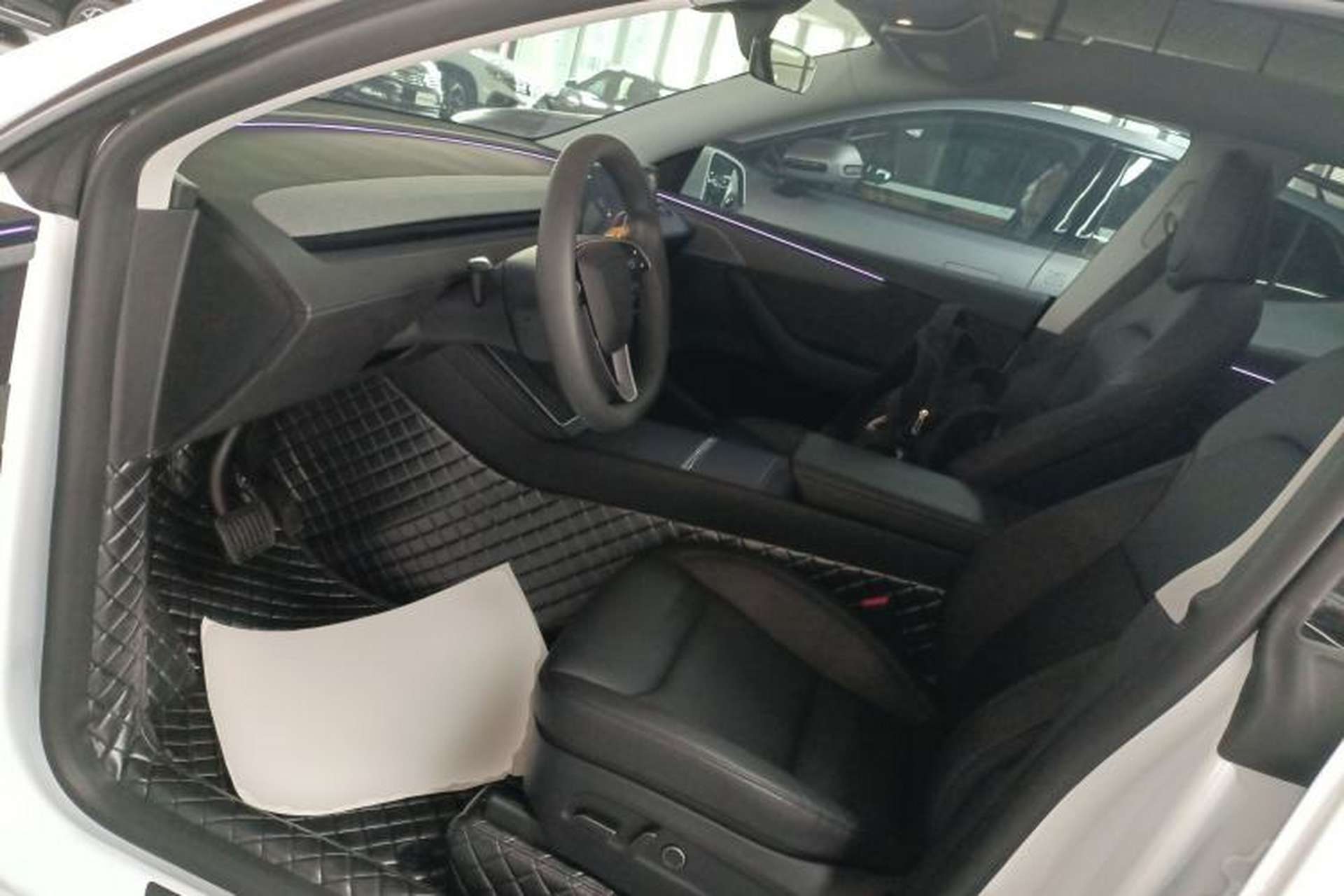 Used Tesla Model Y 2025 Long-Range All-Wheel-Drive Version Driver Seat