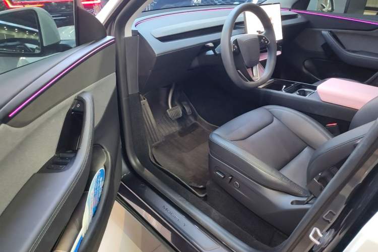 Used Tesla Model Y 2025 Rear-Wheel-Drive Version Driver Seat