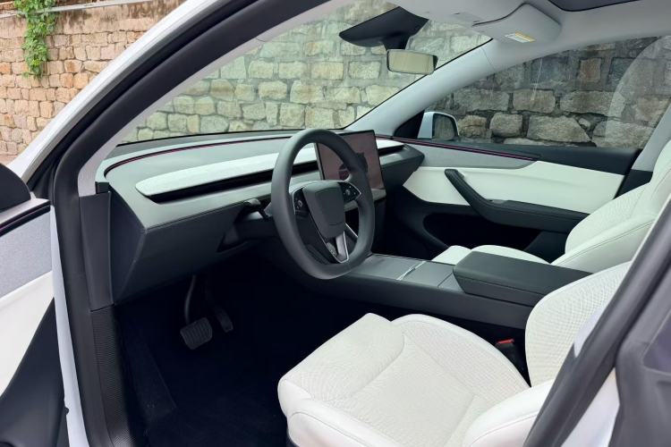 Used Tesla Model Y 2025 Rear-Wheel-Drive Version Driver Seat