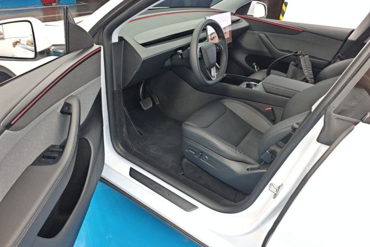 Used Tesla Model Y 2025 Rear-Wheel-Drive Version Driver Seat