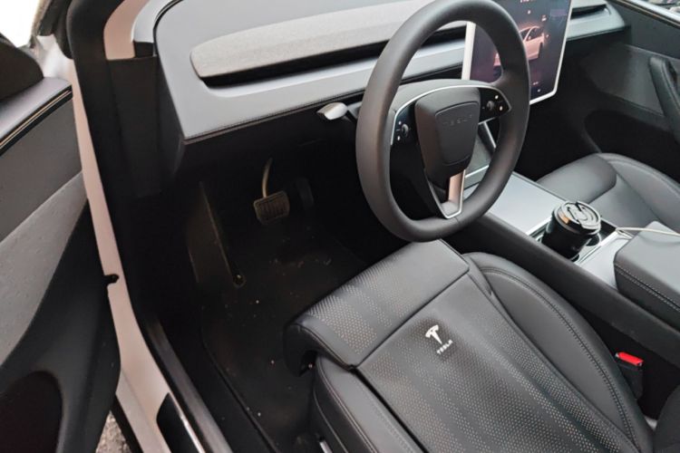 Used Tesla Model Y 2025 Rear-Wheel-Drive Version Driver Seat