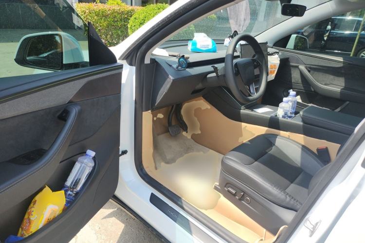 Used Tesla Model Y 2025 Long-Range All-Wheel-Drive Version Driver Seat