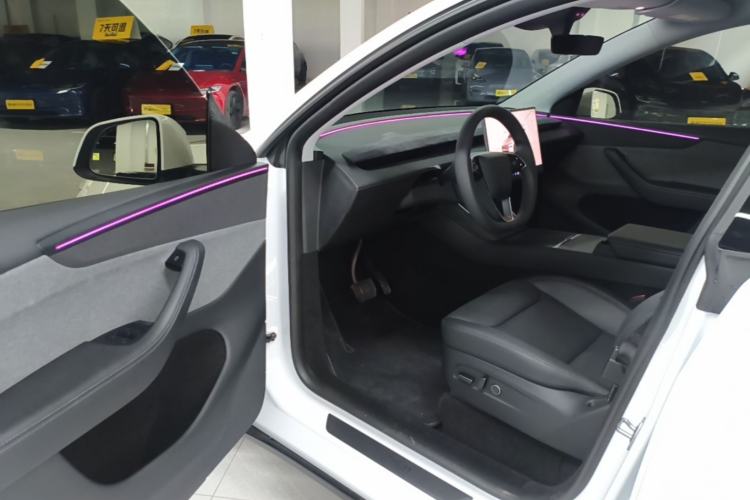 Used Tesla Model Y 2025 Rear-Wheel Drive First Edition Driver Seat