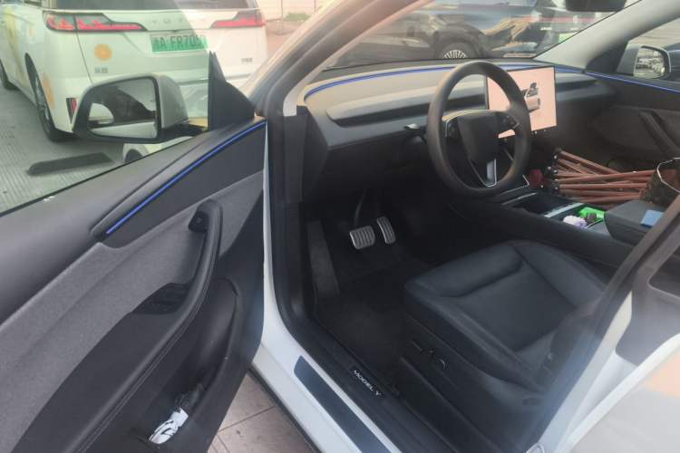 Used Tesla Model Y 2025 Rear-Wheel Drive First Edition Driver Seat