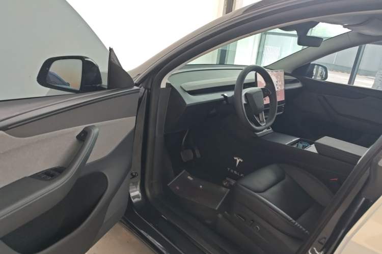 Used Tesla Model Y 2025 Rear-Wheel-Drive Version Driver Seat