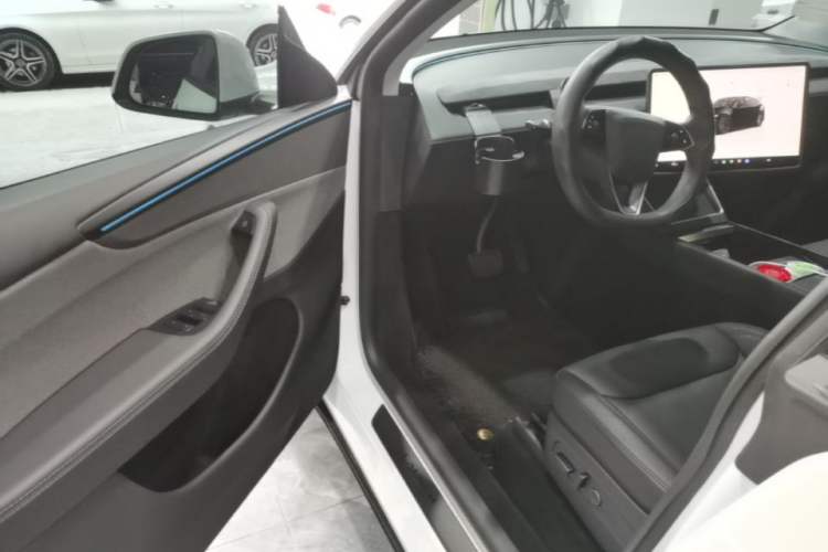 Used Tesla Model Y 2025 Rear-Wheel Drive First Edition Driver Seat