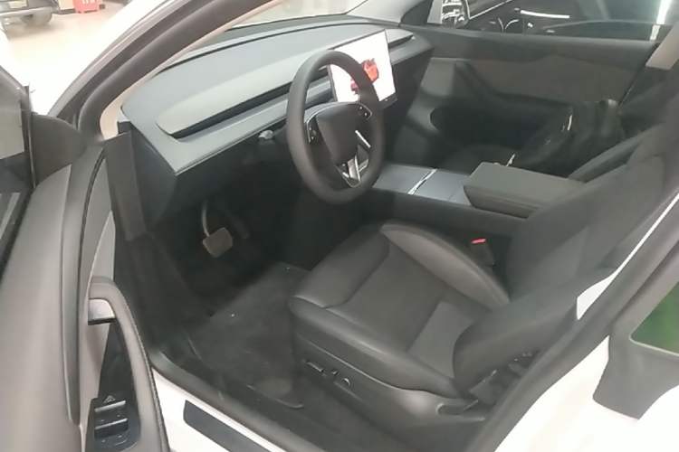 Used Tesla Model Y 2025 Rear-Wheel-Drive Version Driver Seat
