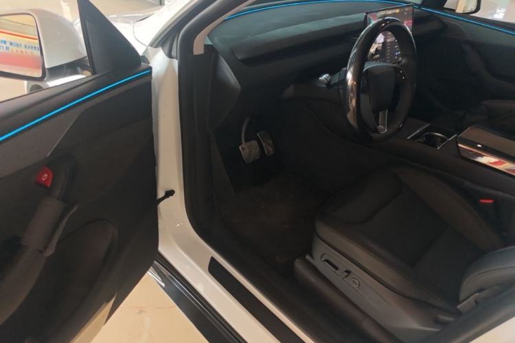Used Tesla Model Y 2025 Long-Range All-Wheel-Drive Version Driver Seat