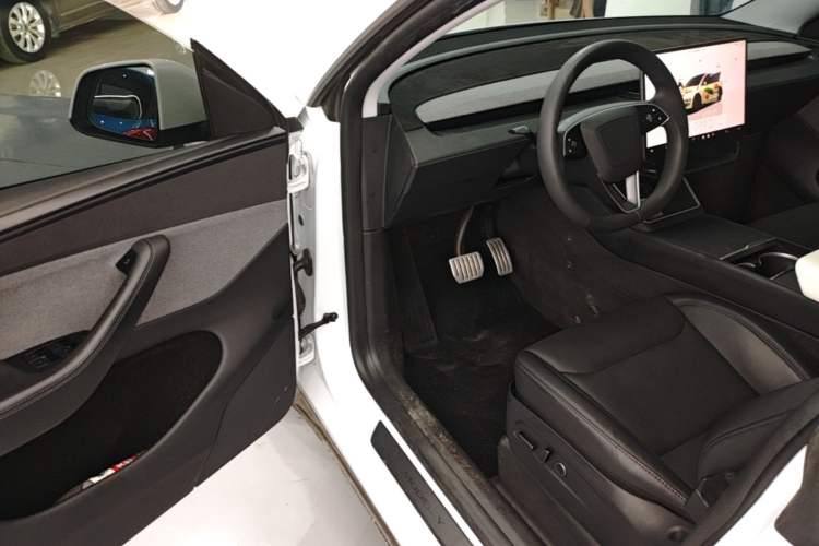 Used Tesla Model Y 2025 Rear-Wheel-Drive Version Driver Seat