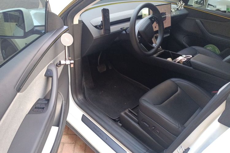 Used Tesla Model Y 2025 Rear-Wheel-Drive Version Driver Seat