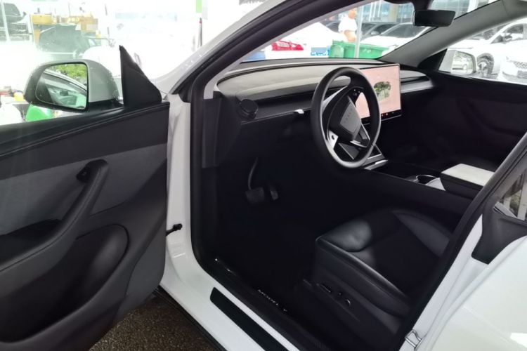 Used Tesla Model Y 2025 Rear-Wheel-Drive Version Driver Seat