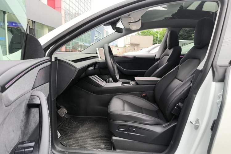 Used Tesla Model Y 2025 Long-Range All-Wheel-Drive Version Driver Seat