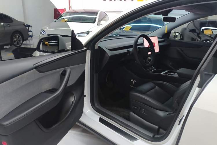 Used Tesla Model Y 2025 Rear-Wheel-Drive Version Driver Seat